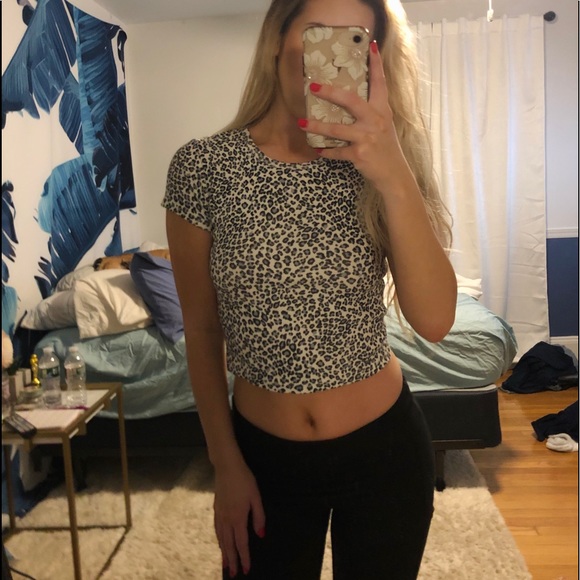 Brandy Melville Tops - Brandy Melville Leopard Print Crop Top